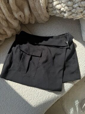 Zara Black Skort with Adjustable Clasp Belt // size small